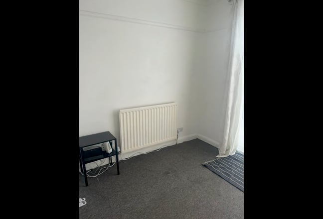 Unfurnished Double Room in Clean and Quiet House  Main Photo