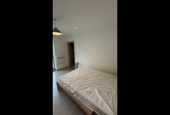 Double Room En-suite (heating and wifi included)  Main Photo