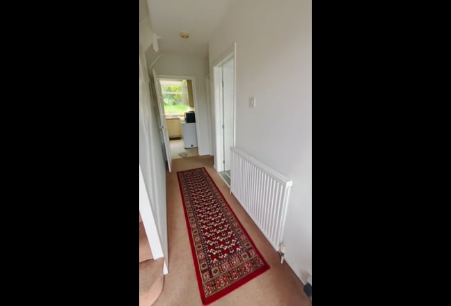 Double Room in a semi detached house with driveway Main Photo