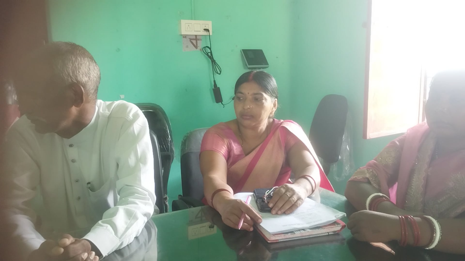 बाराहाट प्रखण्ड के खड़हारा गांव में आज ग्राम सभा का आयोजन 