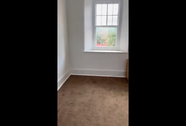 2 bedroom Spacious flat - Available Main Photo
