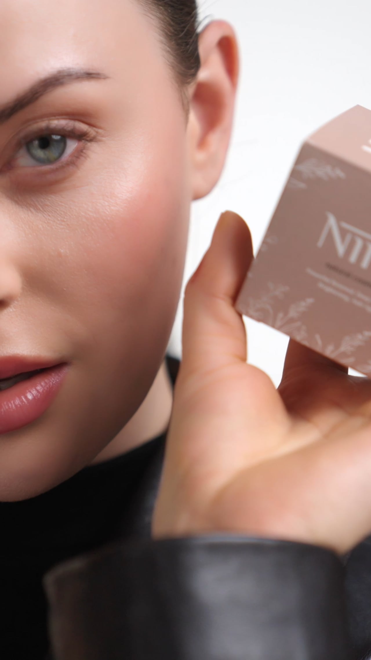NIMA Berlin – Vorschaubild: Beauty aus nächster Nähe