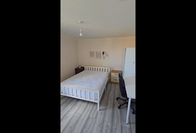Large double room in Maidstone town centre Main Photo