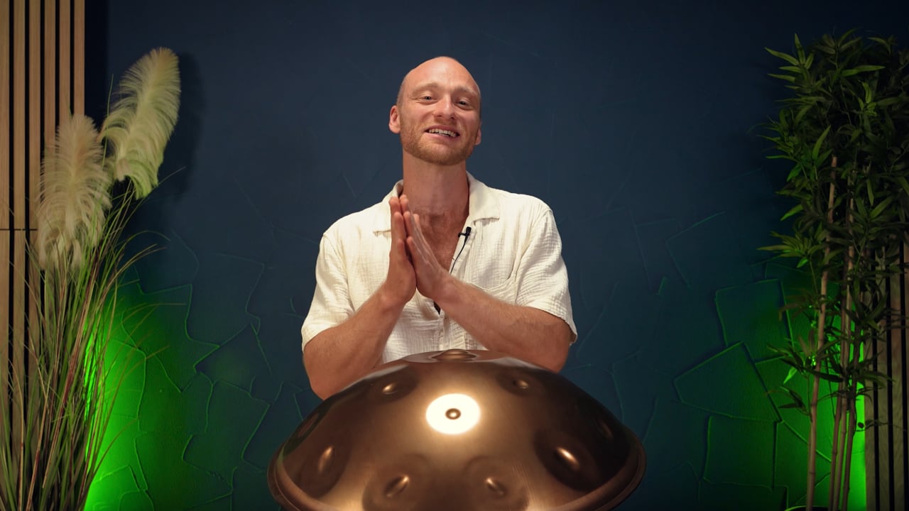 Malte Marten lädt mit seiner Handpan zur Healing Frequencies Tour ein