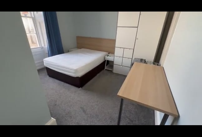 Really Central Newly Renovated Flat Bills Included Main Photo