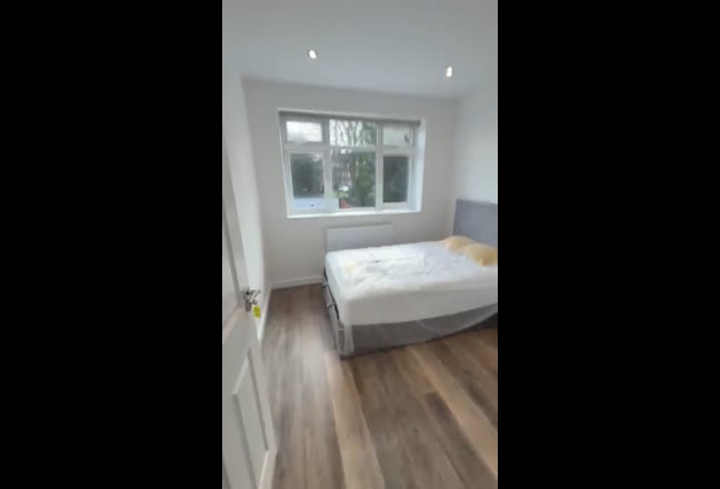 Modern Double Room in Prime location  Main Photo