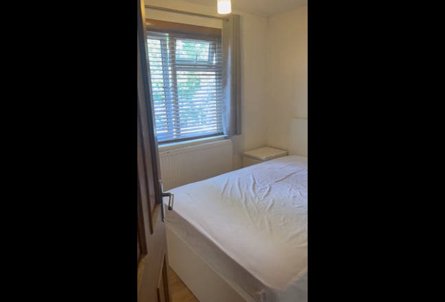 Lovely Double Bedroom  Main Photo