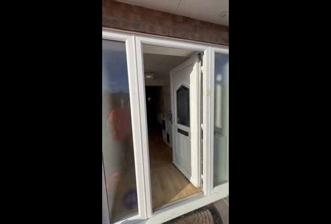 High Spec 1 Room Left Redecorated Through Out . Main Photo