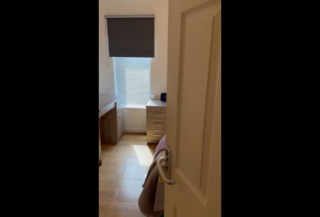Comfy double room - Close to Town Centre     Main Photo