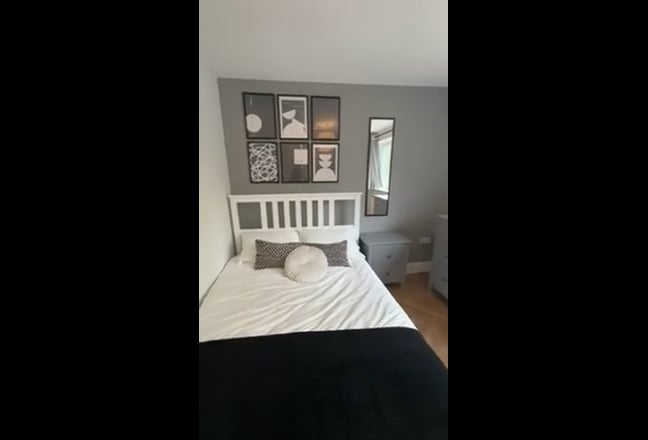 Large En-suite Room| Living Room | SE8 | Deptford  Main Photo