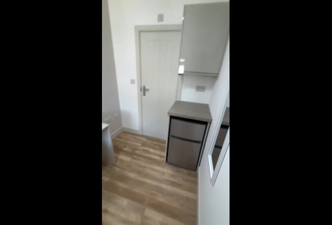 Modern Single En-Suite Room - 5min walk to WGH Main Photo