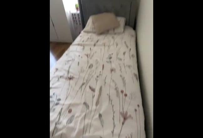 Soare room fully furnished has a sofa bed with war Main Photo