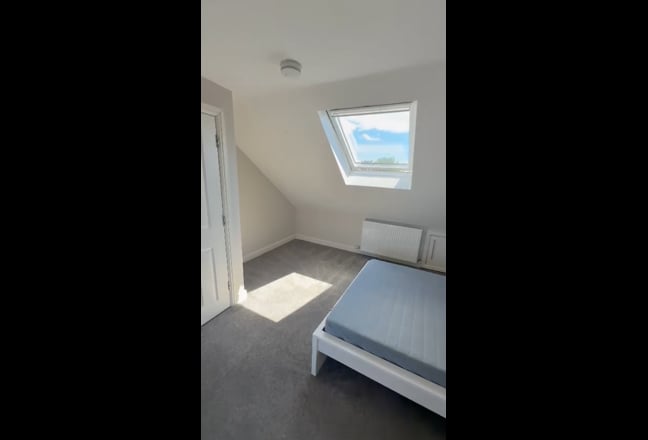 Inclusive room in 2 bedroom apartment  Main Photo