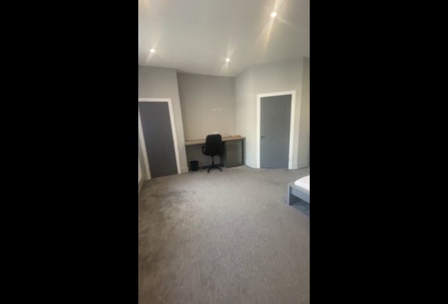 Room in a shared property - Nuneaton town centre  Main Photo