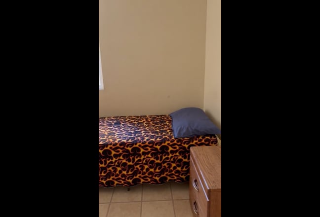 Ontario Room  for Rent Main Photo