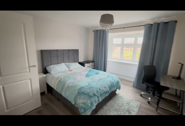 Brand New Luxury ensuite room Ready! All inclusive Main Photo