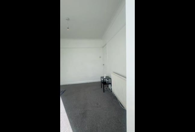 Unfurnished Double Room in Clean and Quiet House  Main Photo