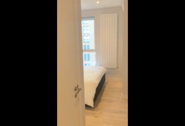 New-build En Suite with Lots of Amenities Main Photo