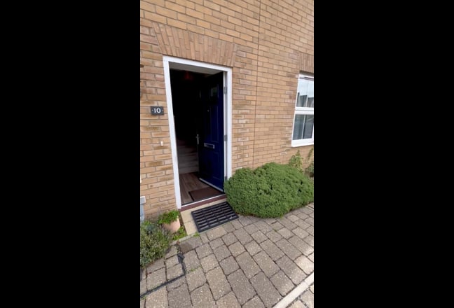 Large Double Room + Bathroom in 2-bed house Main Photo
