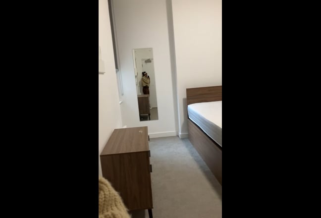 West Hampstead Student Studio &pound;1600pcm Bills Inc Main Photo
