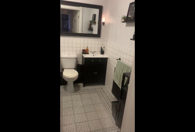 De Beauvoir Large Furnished Double Bedroom  Main Photo