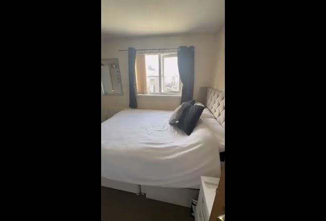 Spare bedroom in a house in Walton🏠 Main Photo