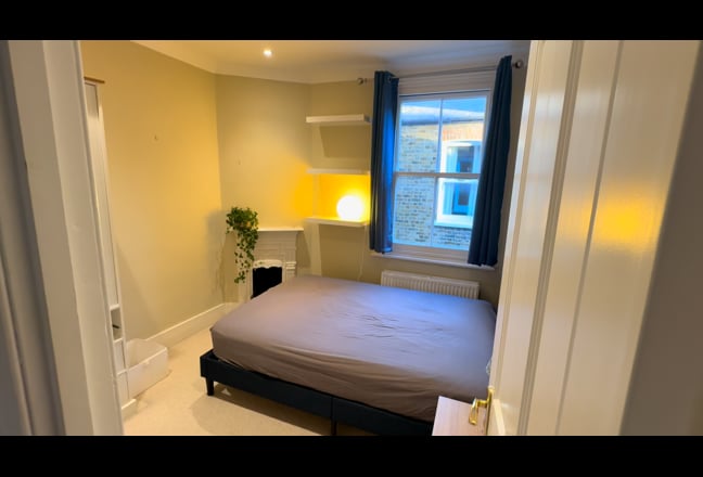 Double Room w/ study in Modern House Main Photo