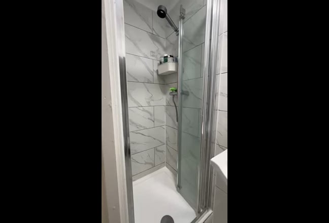 Double room all bills included, private bathroom Main Photo