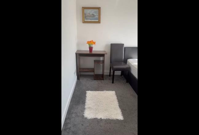 Double Bedroom  Main Photo