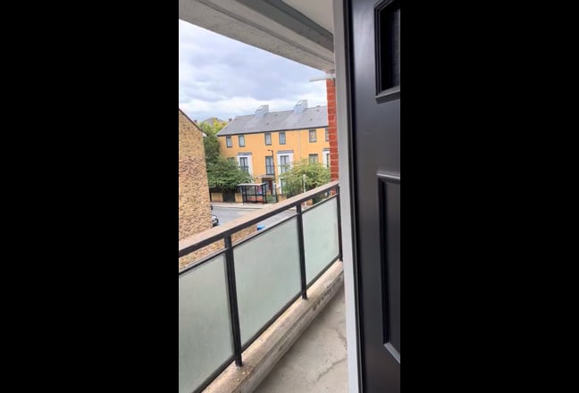 Two clean double rooms in Kennington Main Photo