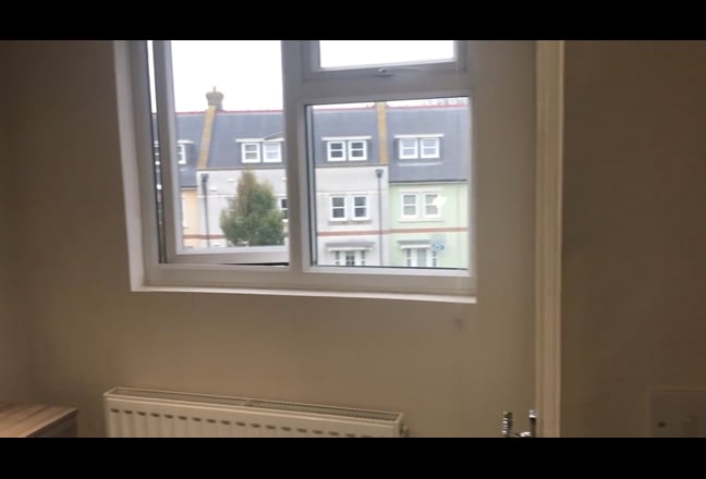 Quiet, Clean Double Rooms inc bills  ensuite &pound;800 Main Photo