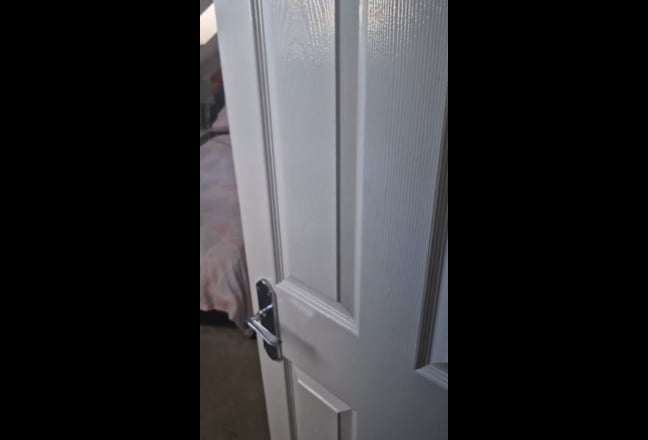 FEMALES preferred single  bedroom  on  2nd  floor Main Photo