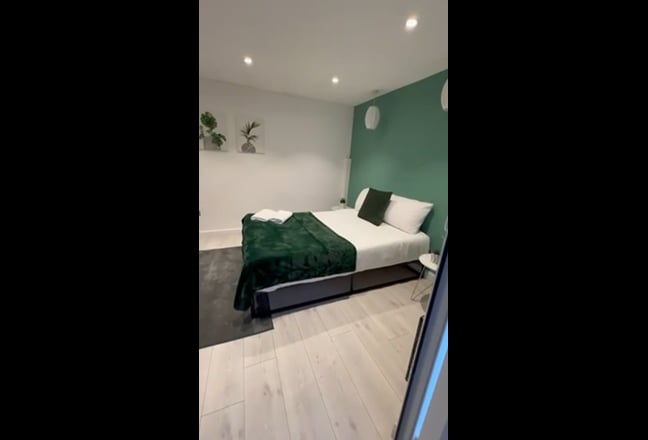 🏡 Self-Contained Studios to Let in - Acton  Main Photo