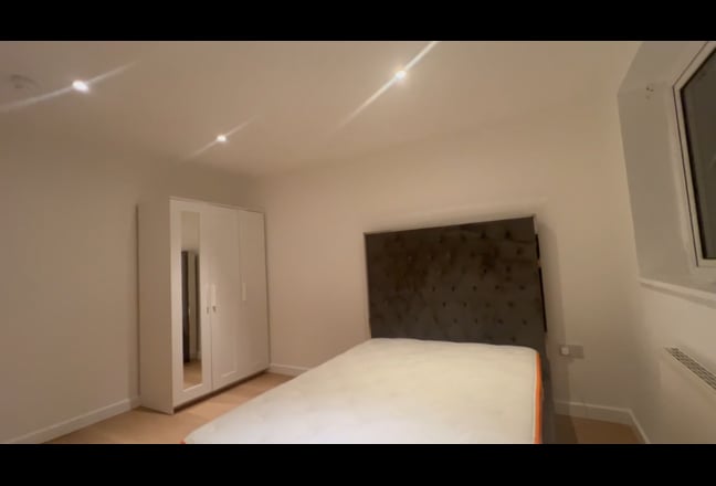 Double South Facing Room  Main Photo