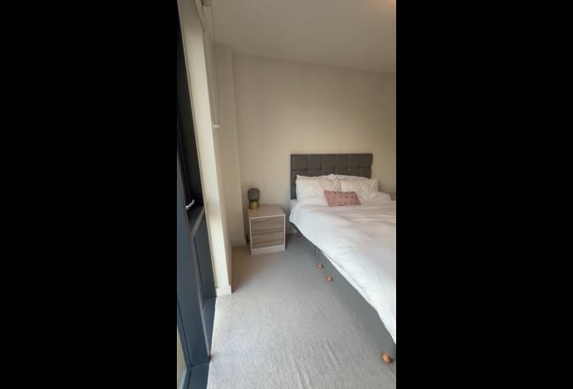 🏡 Double Room with ensuite available 🛁✨️  Main Photo