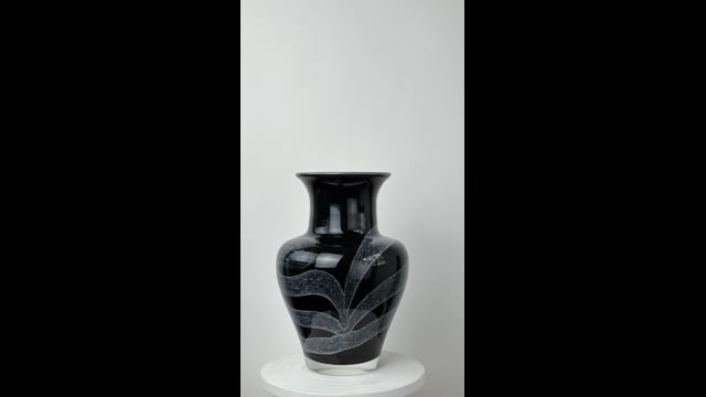 Vaso Preto Leitoso com Desenho Livre Branco