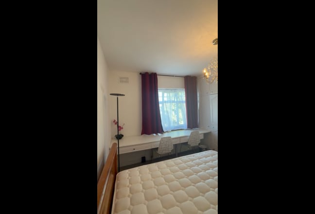 Lovely room  next to Mill Hill train station where Main Photo