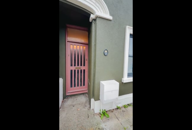 Double En-Suite close to Elizabeth Line/DLR/Rail  Main Photo