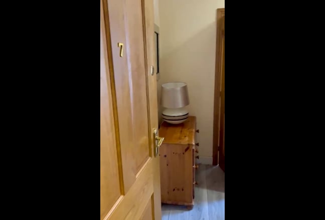 ❤️Studio Flat ❤️Town Centre❤️ Main Photo
