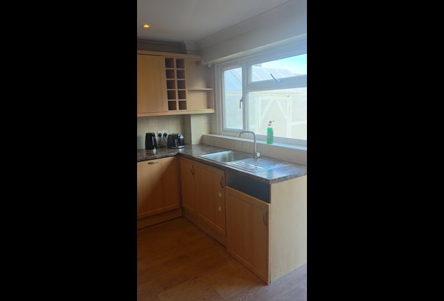 Lovely Double and Single Rooms to Rent Main Photo