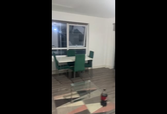 Looking for a flatmate  Main Photo
