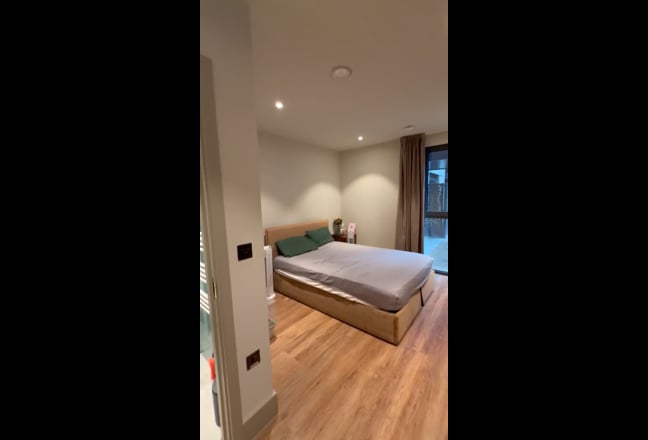 Modern Room - Luxury Apartment in Tottenham Hale Main Photo