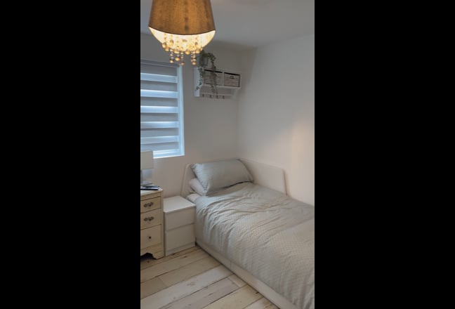 Stunning quiet studio in sought after village  Main Photo