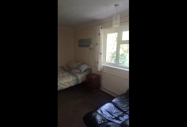 Spacious Upstairs Rooms + Private Wetroom  Main Photo