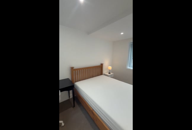 Large 5 bedroom Uni student property with ensuites Main Photo