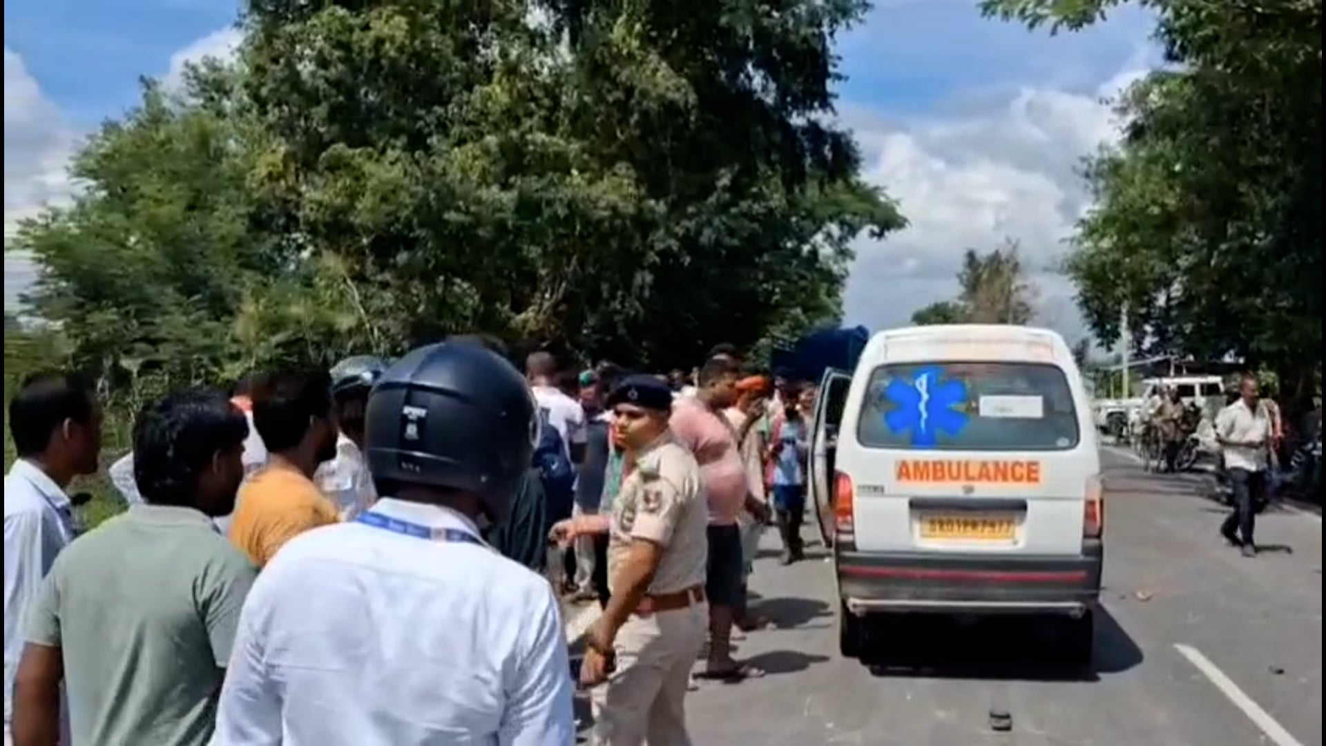 सड़क दुर्घटना में तीन युवक की इलाज के दौरान मौत।