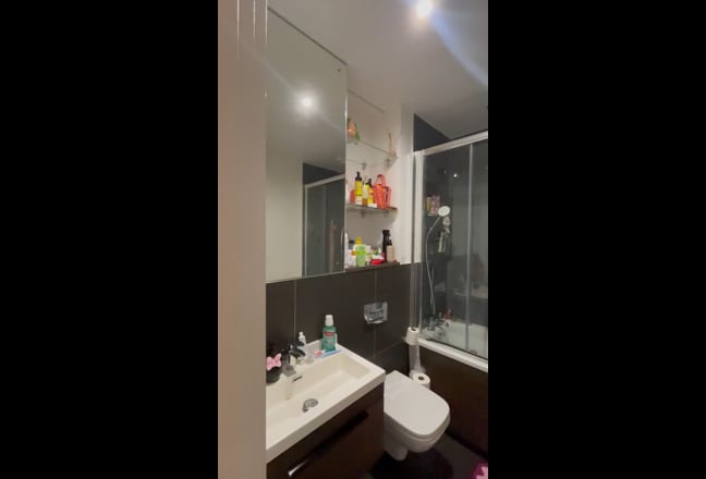 King size bedroom available to rent  Main Photo