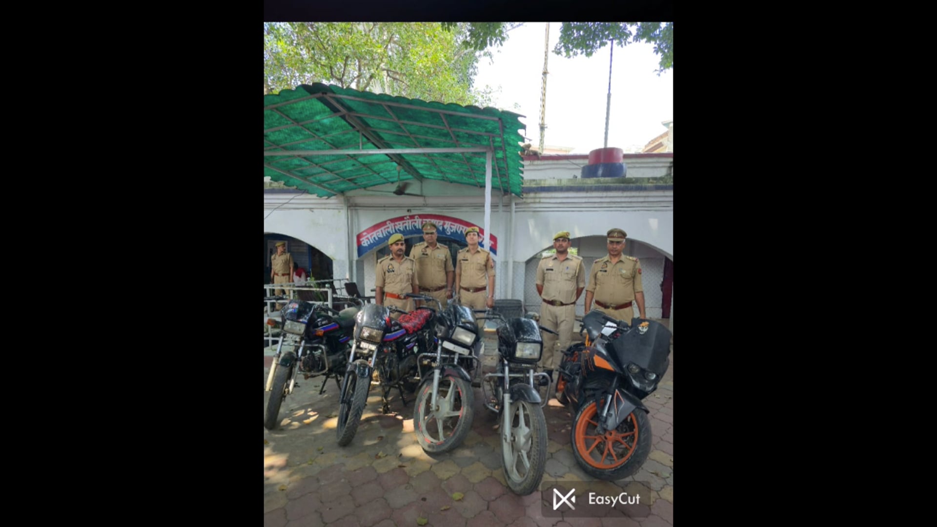 थाना खतोंली पुलिस ने 3 नाबालिको बच्चों को 5 चोरी की बाईक समेत पकड़ा