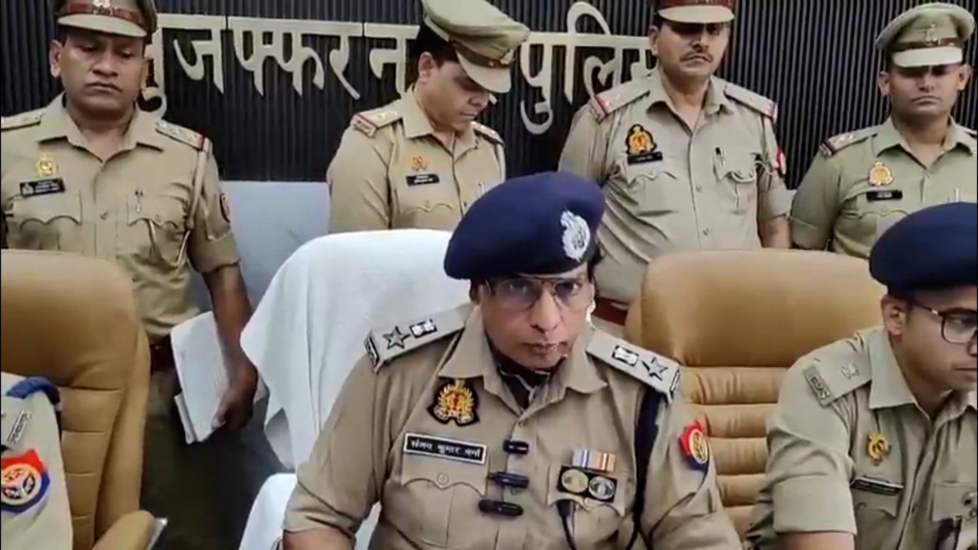 पुलिस मुठभेड़ में हत्या का वांछित अभियुक्त गिरफ्तार, अवैध हथियार बरामद