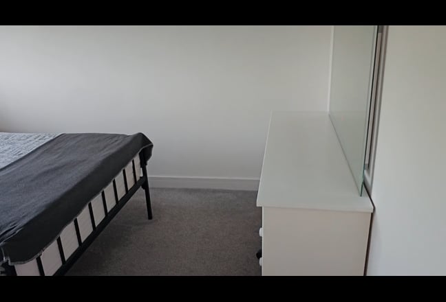 1 double furnished room, TV and Internet  Main Photo